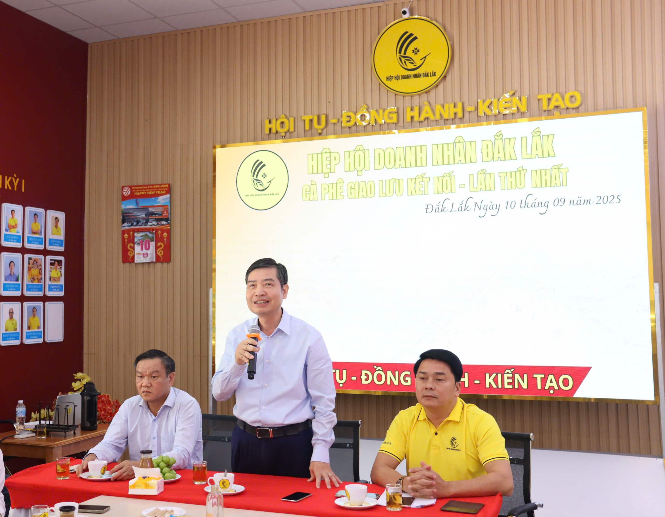 Chủ tịch UBND tỉnh Đắk Lắk Tạ Anh Tuấn tham dự chương trình Cà phê giao lưu kết nối doanh nhân, doanh nghiệp